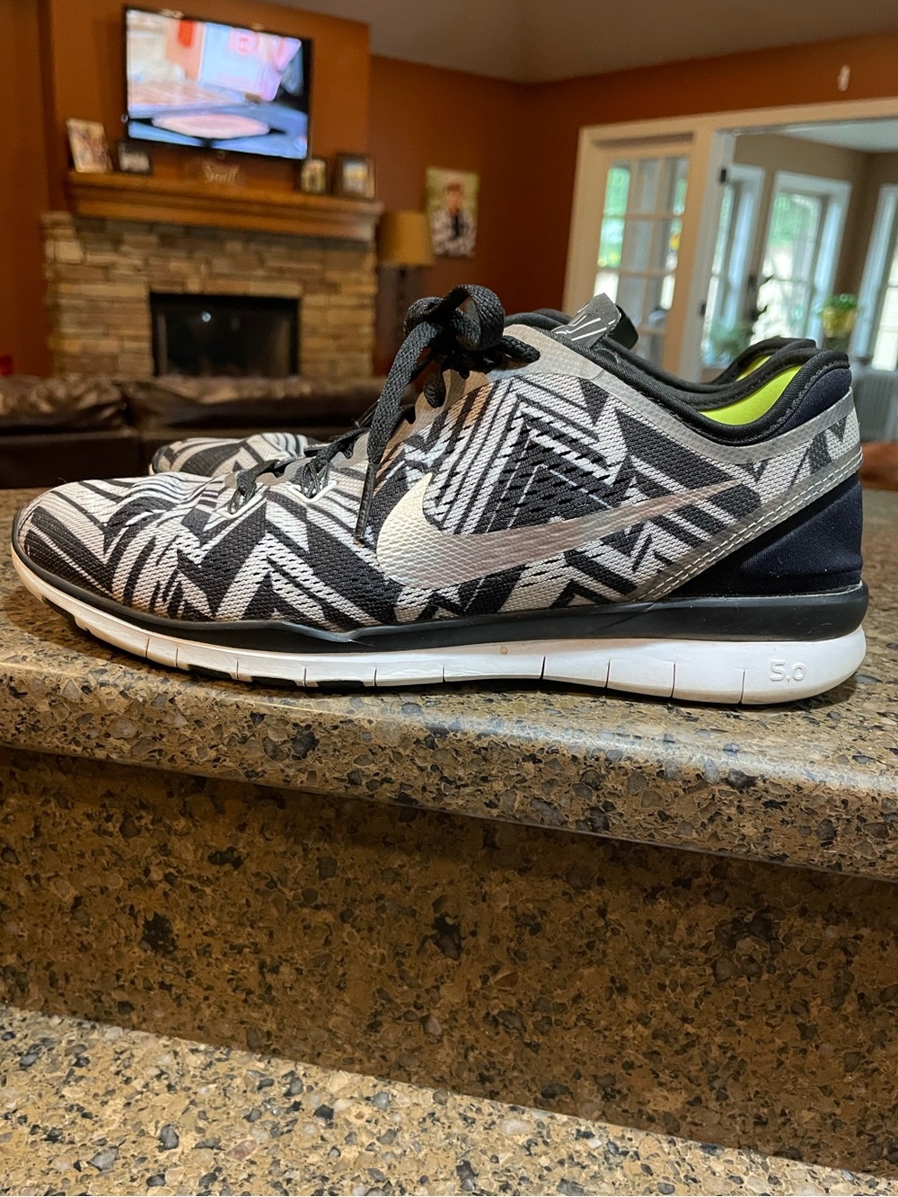Nike Free TR Fit 5 Womens 7.5 Black & White Geometric Training Shoes Lime Accent - Picture 3 of 9